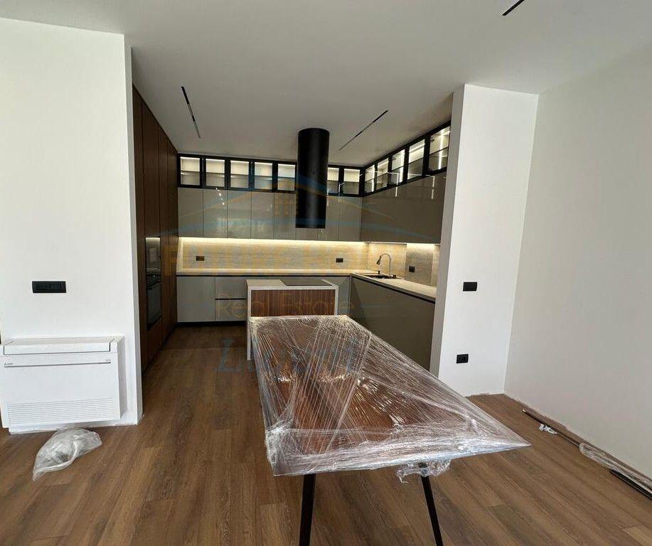 Qera, Vilë, Vilat Forest, Liqeni I Thatë, Tiranë...