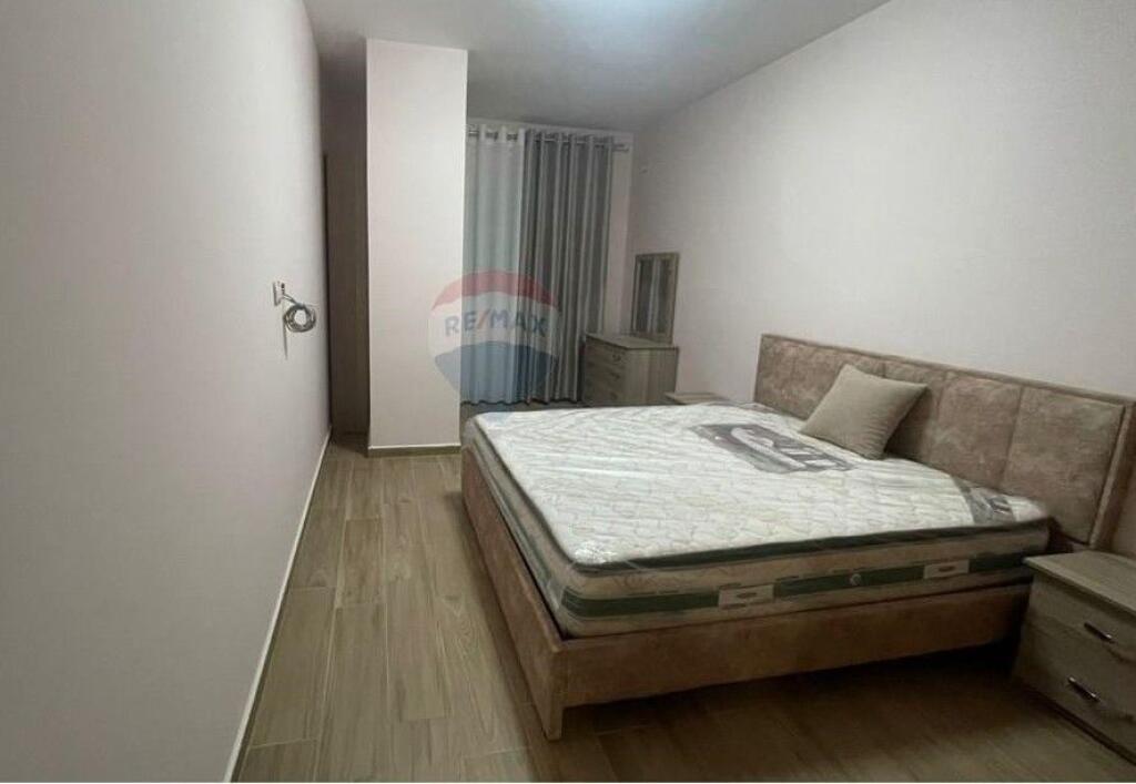 SHITET, APARTAMENT 1+1 i mobiluar, FRESKU