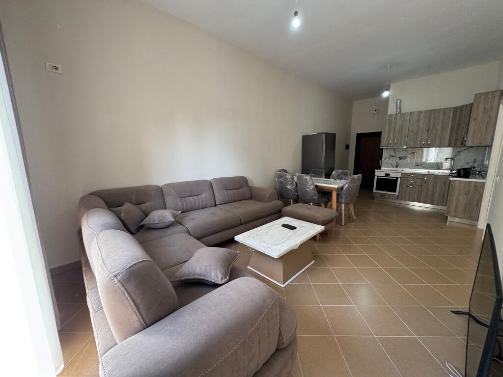 Qera apartament 3+1 ne Fresk 45000 leke tek Furre buke europa