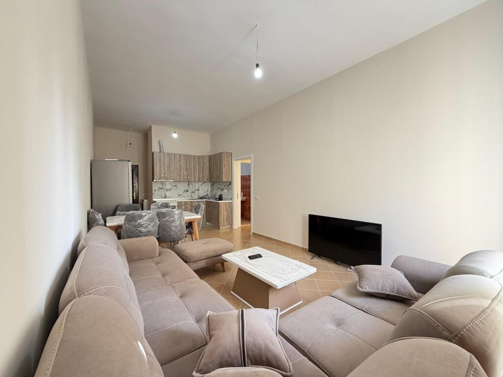 Apartment me qera 3+1 Fresk