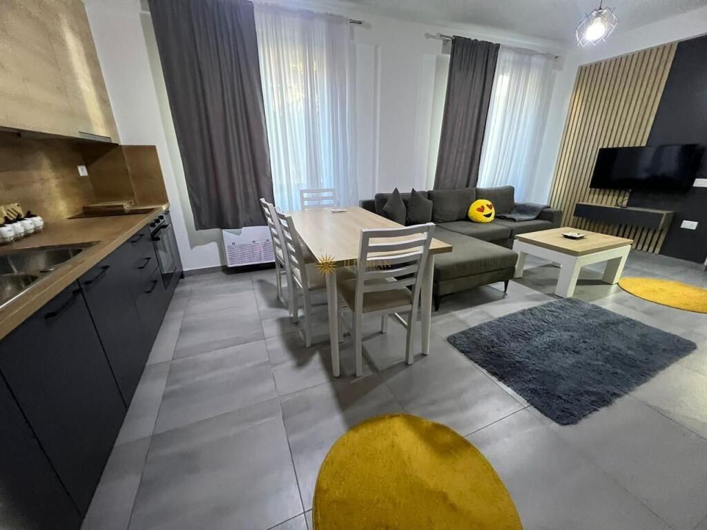 Apartament 1+1 / Shtëpi Private me Qira