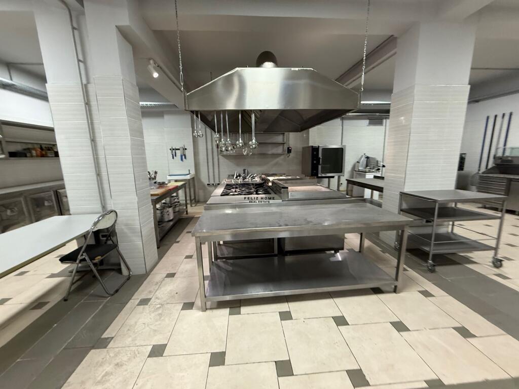 BUSINESS PREMISES FOR SALE 150 M2 CENTER 330,000 EURO