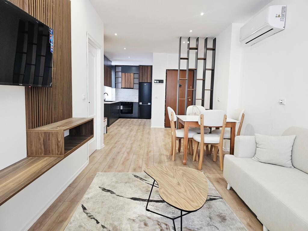 Shitet 1 +1 i ri prane Prokurorise Tiranes