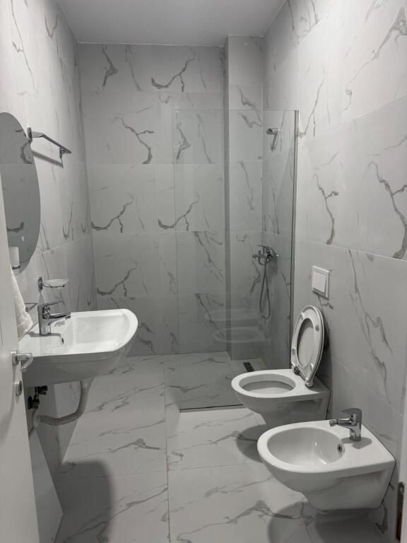 Apartament me qera - Rruga Kavajes