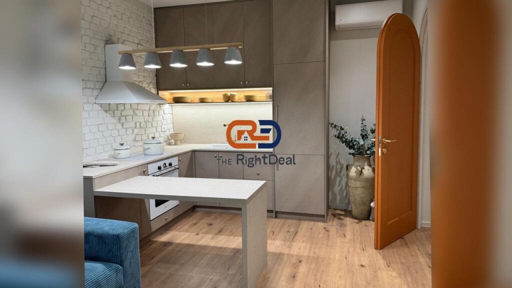 Ne Zonen E Myslym Shyrit, Jepet Me Qira Super Apartament Luksoz 2+1 !!