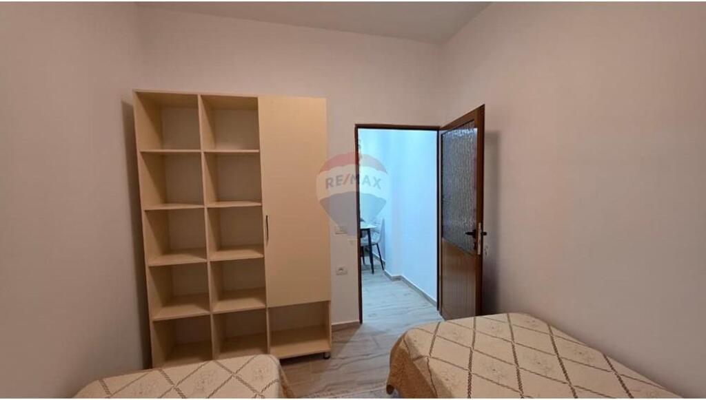 🏠 Apartament 2+1 me Qira – Rruga Dervish Hekali, Vlorë