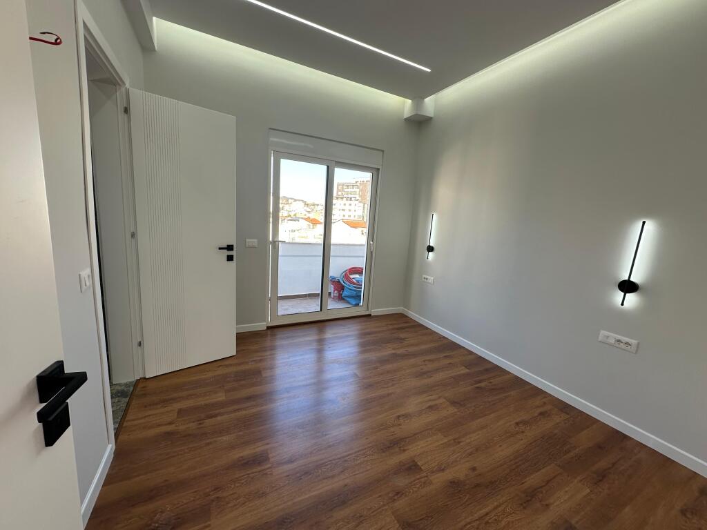 SHITET APARTAMENT 2+1+2, BULEVARDI, DURRES