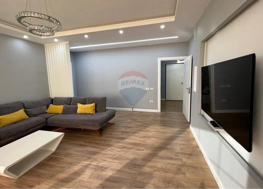 Apartament - Për Shitje 2+1 me Verande ne Fresk