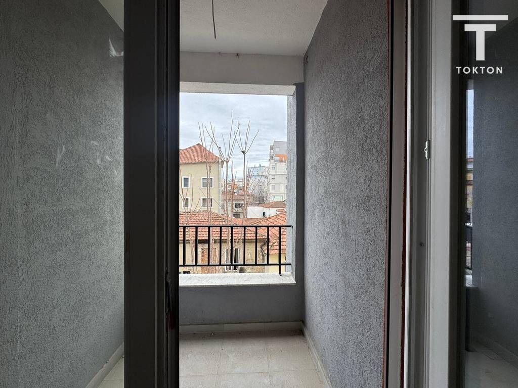 SHITET APARTAMENT 3+1, RRUGA "QEMAL STAFA",PAZARI I RI, TIRANË