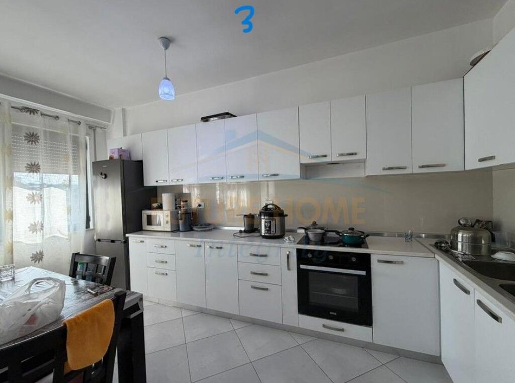 Shitet, Apartament 2+1+2 Tregu Elektrik ne Tiranë.