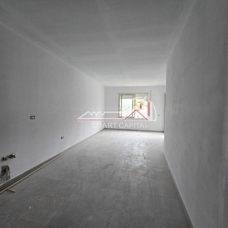 Shitet apartament 1+1 te xhamia Vlore!