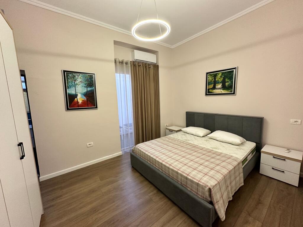 Shitet Garsioniere, afer Hotel Koloseut