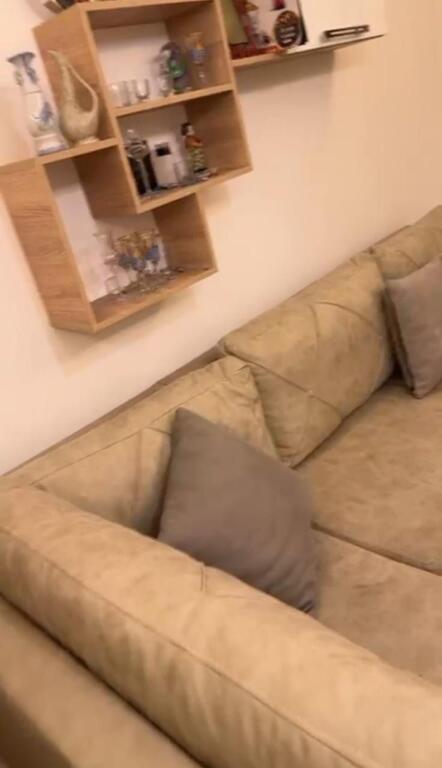 Affittasi 2+1 Harry Fultz