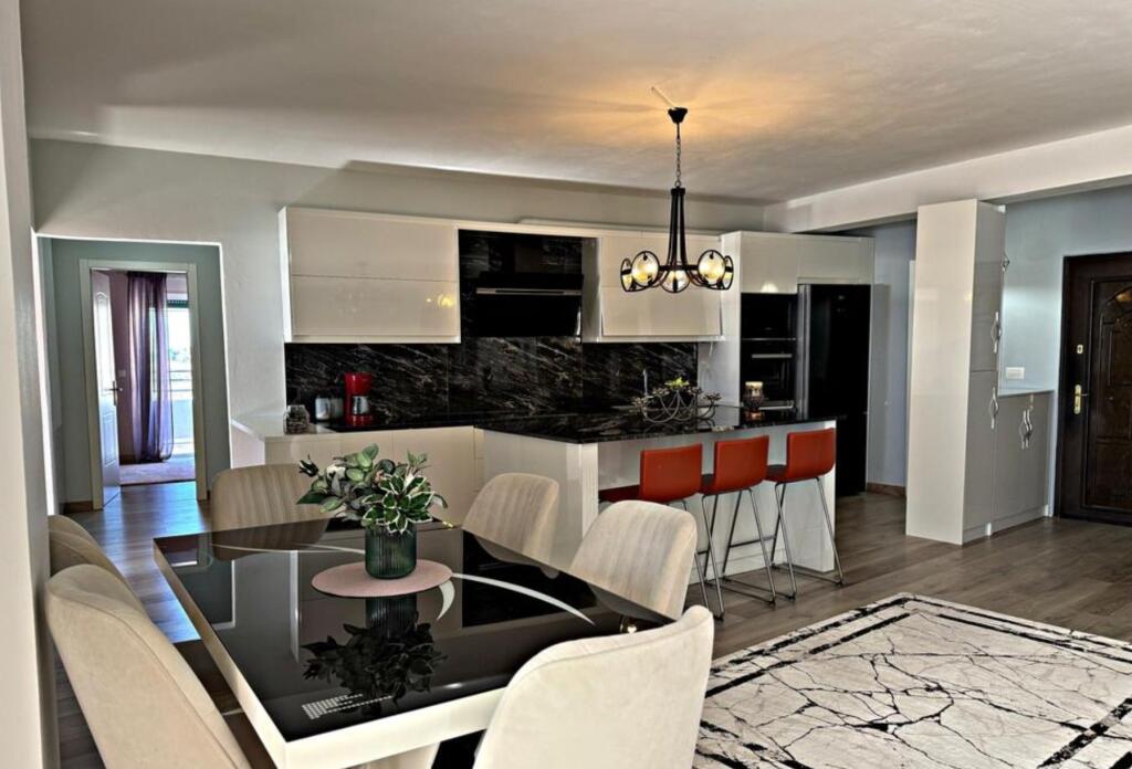 🌟 3+1+3 për Shitje – Apartament Luksoz në Sarandë