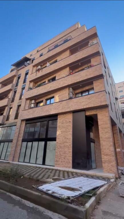 Shitet apartament 2+1+ 1 post parkim  Rruga Siri  Kodra