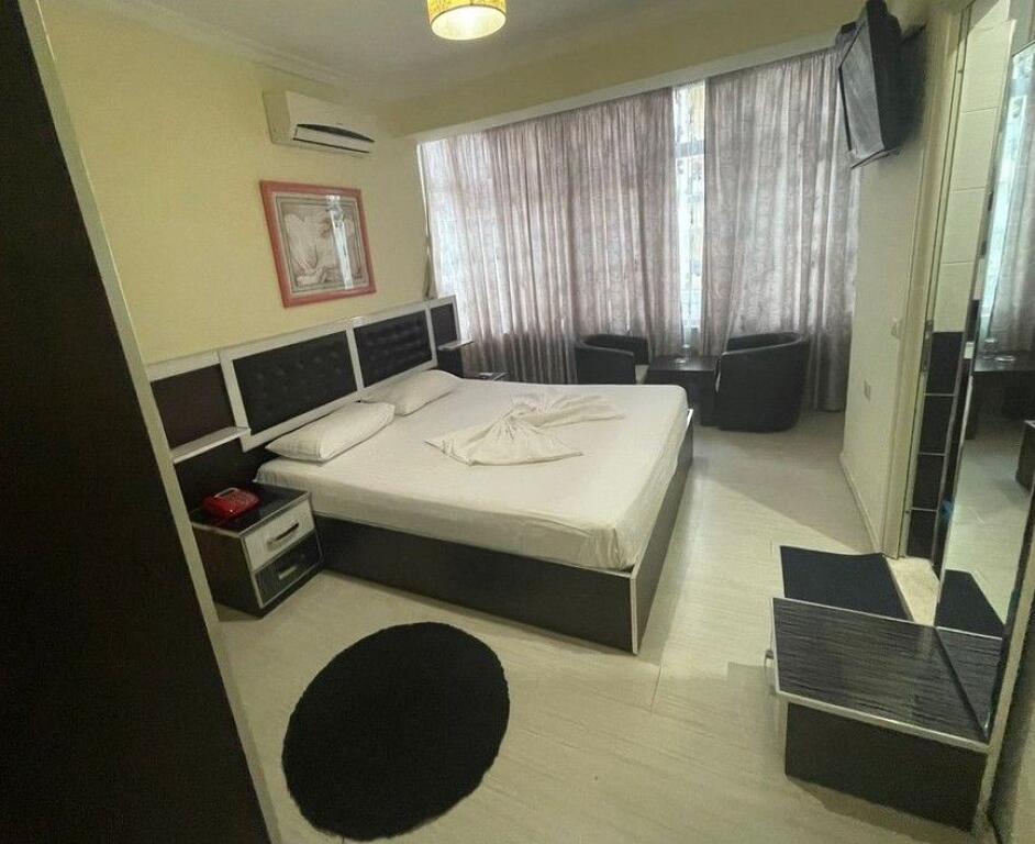 Shitet, Hotel, Misto Mame, Tirane.