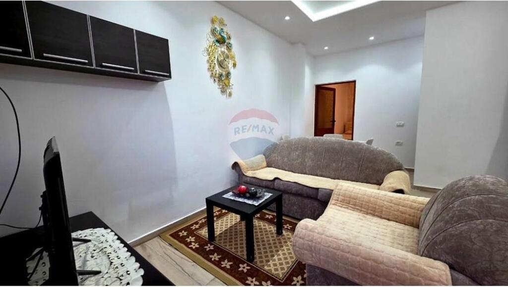 🏠 Apartament 2+1 me Qira – Rruga Dervish Hekali, Vlorë