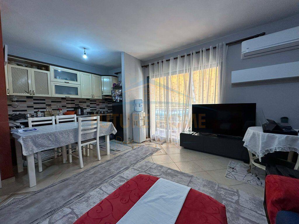 Shitet, Apartament 2+1+2 Tregu Elektrik ne Tiranë.