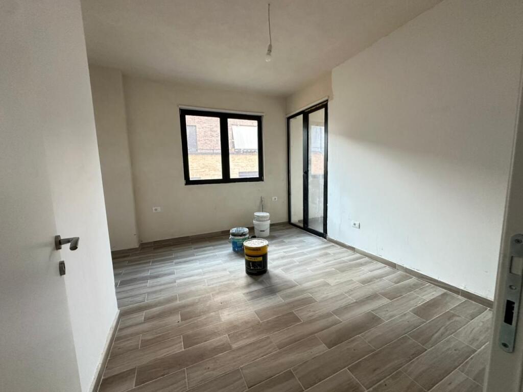 Shitet apartament 2+1+ 1 post parkim  Rruga Siri  Kodra