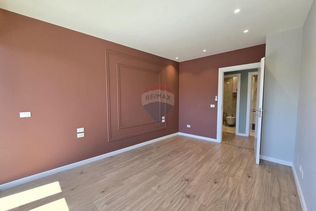 Office for rent at Lake View Office plus post, 1600 euros