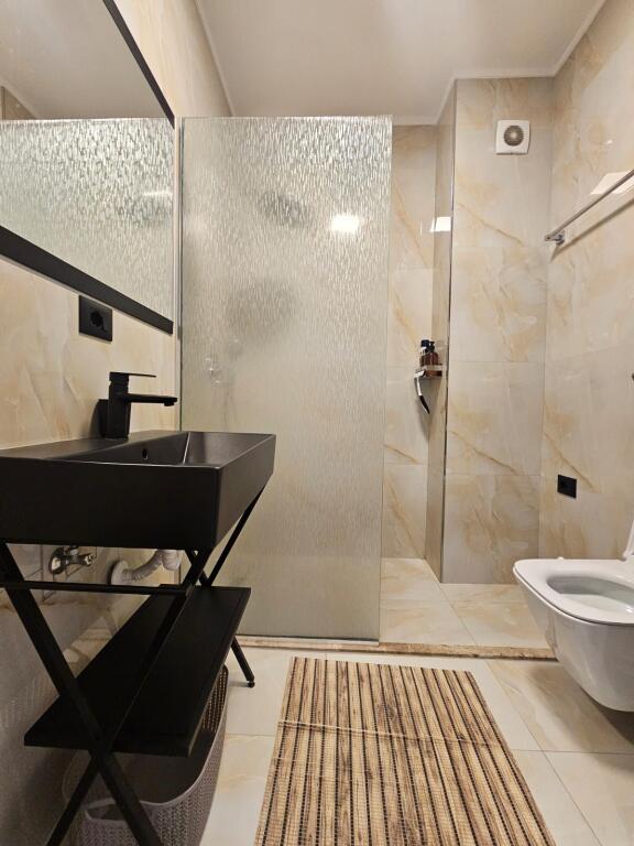 SHITET GARSONIERE NË KOMPLEKSIN WHITE HILL – CURRILA, DURRËS