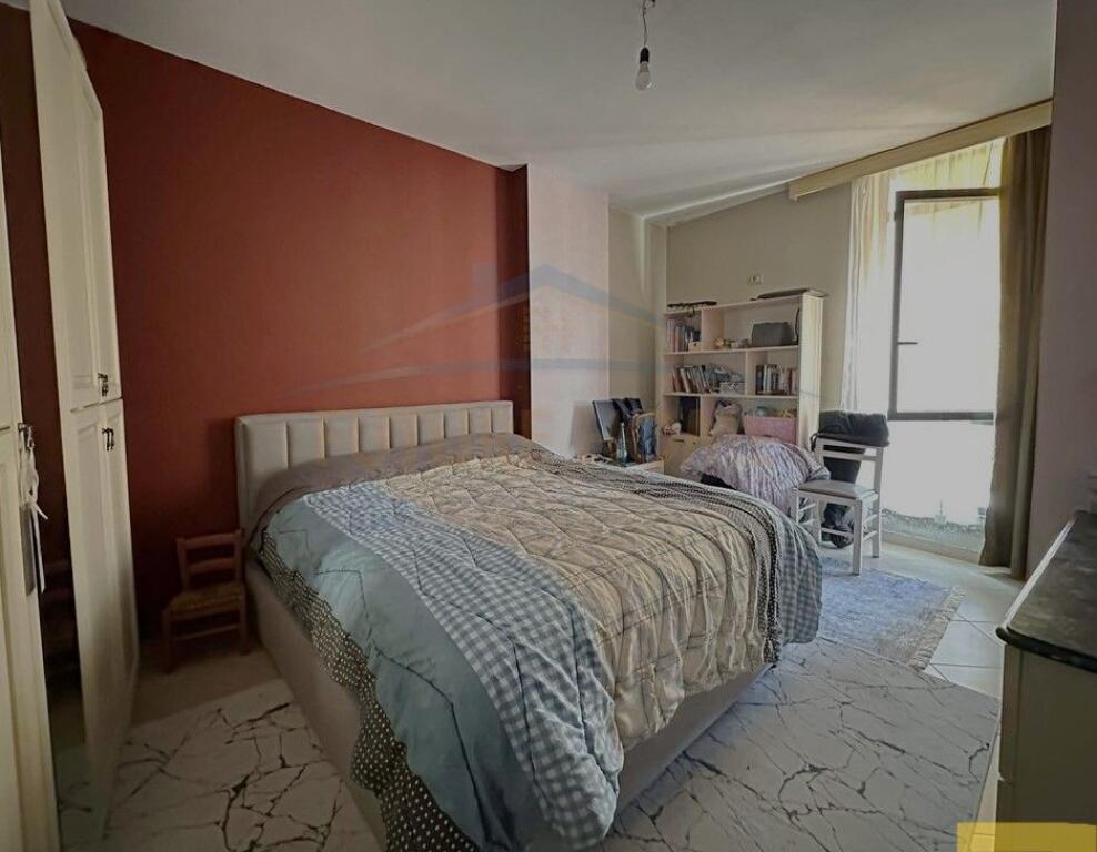 Shitet , Apartament 2+1+2, Yzberisht