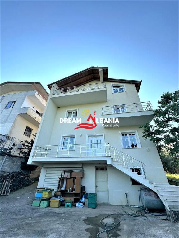 Jepet me qera vile 3 kateshe ne zonen e Farkes prane diges se liqenit (ID 4251255)
