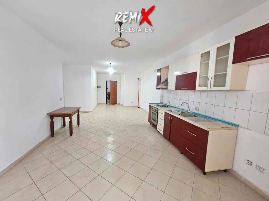 JEPET ME QERA APARTAMENT 2+1 PRANE KQZAZIT DURRES