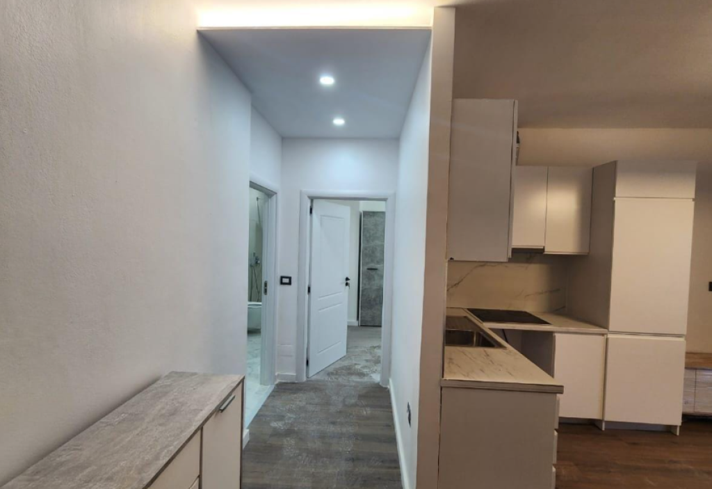 🏡 Apartment 1+1 with Veranda – Paris Commune, near the Roundabout