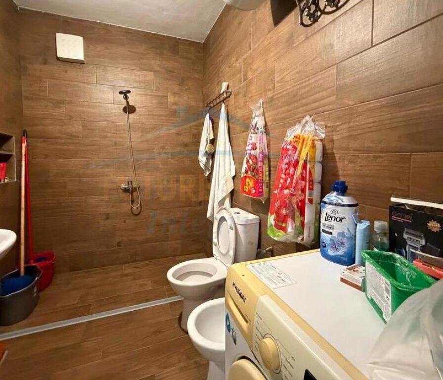 Shitet, Apartament 2+1+2, Ish Tregu Elektrik, Tiranë.