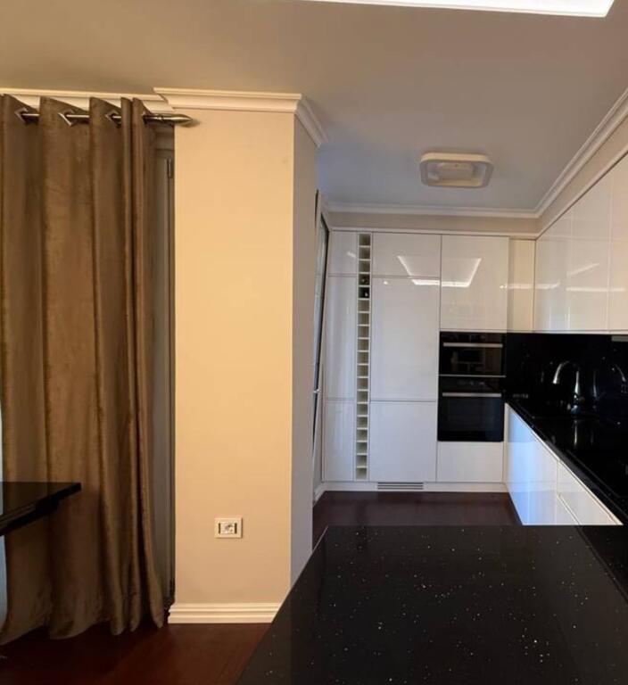 🌟 2+1+2 në Shitje – Banesë me 2 Ballkone në Liqenin e Thatë