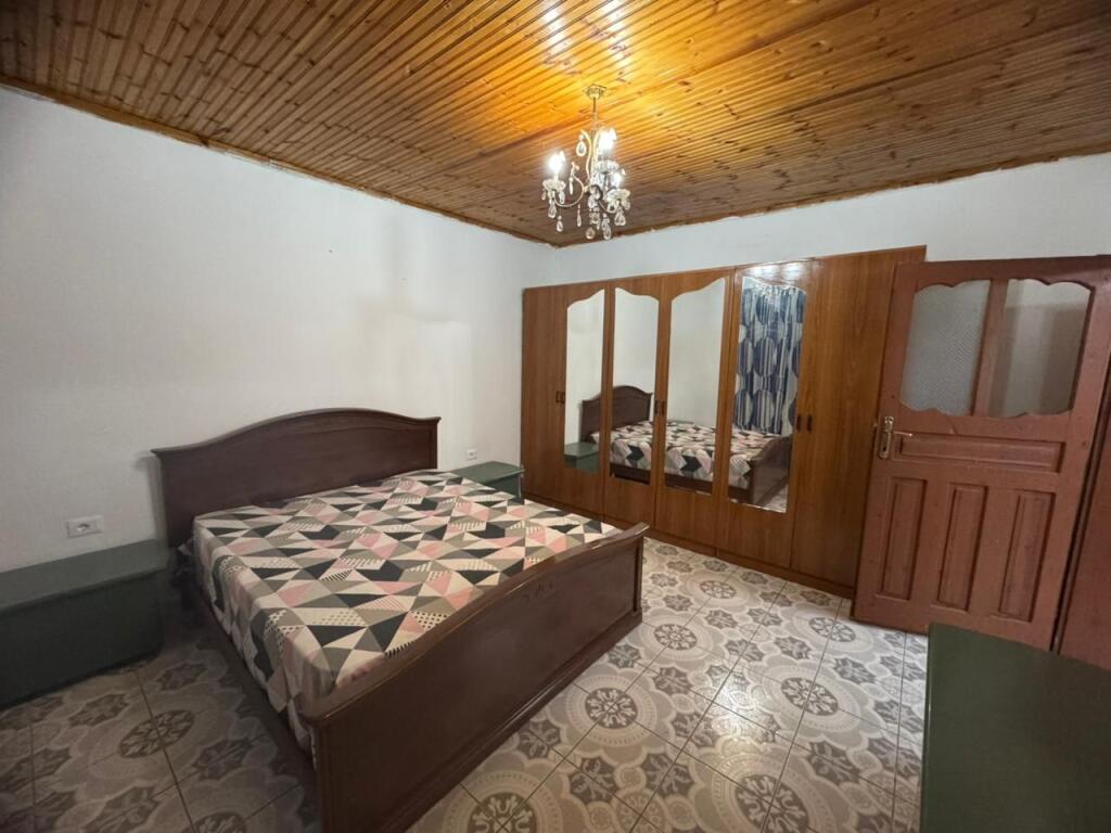 Jepet me qira kati i 2-të i nje shtepije private 2+1 - Don Bosko!!!