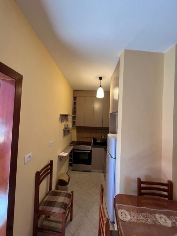 🏡✨ Jepet me Qira Super Apartament 1+1 – Shkëmbi i Kavajës (Afatgjatë)