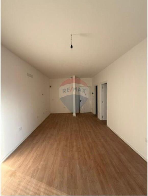 VENDESI APPARTAMENTO 1+1 TIRANA INGRESSO 1 !