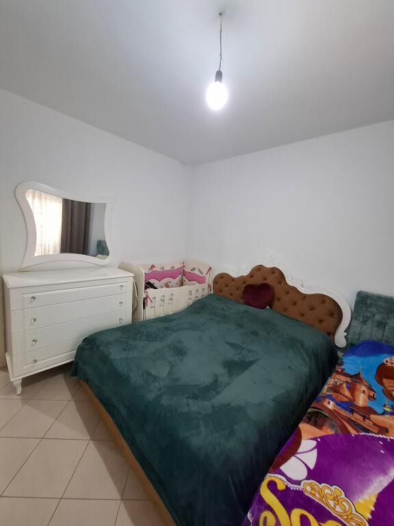 Apartament 1+1 i Mobiluar – Përballë Shkollës "Ibrahim Rugova", Kamëz