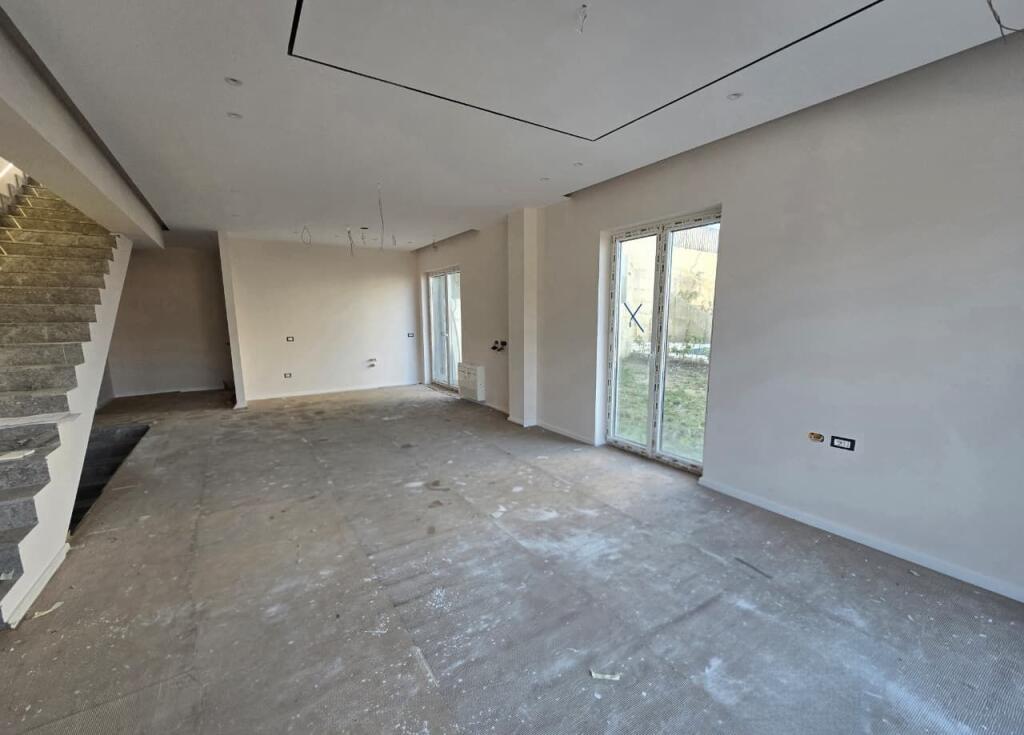 Vile me Qira ne Kompleks Rezidencial, Liqeni i Thate, Tirane