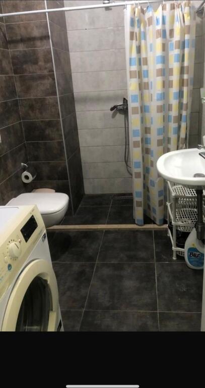 🏡 JEPET ME QIRA APARTAMENT 1+1 – PALLAT I RI prane Komunes se Parisit