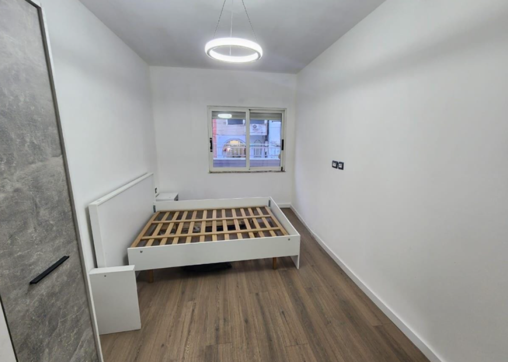 🏡 Apartment 1+1 with Veranda – Paris Commune, near the Roundabout