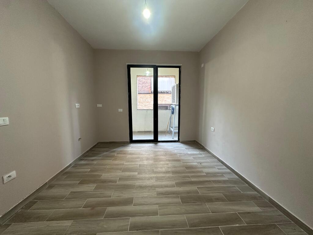 Shitet apartament 2+1+ 1 post parkim  Rruga Siri  Kodra