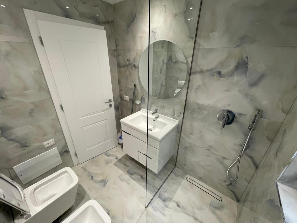 🏘️ Jepet me qira apartament 2+1+2 + post parkimi 📍 Kompleksi Kolombo Çmimi: 1.300 €