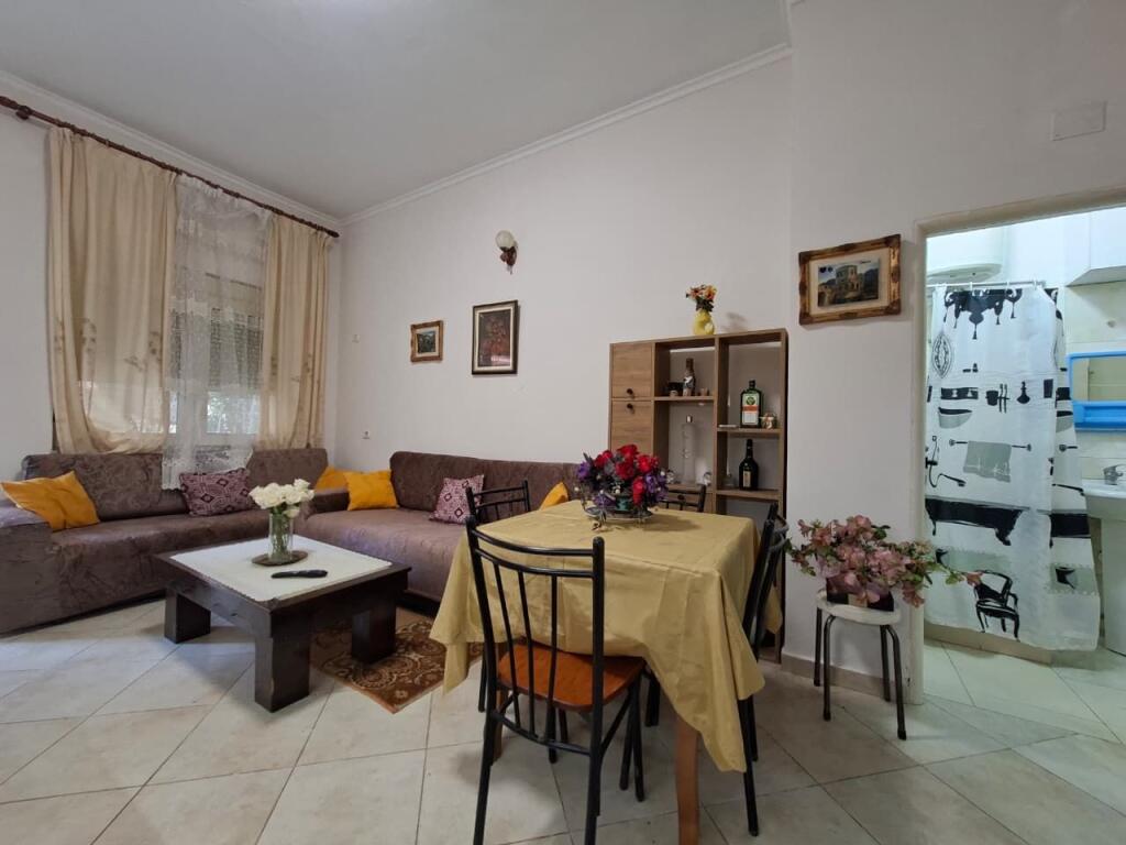 Me Qira : Apartament 1+1 &amp; Ballkon I mobiluar ( 📍Fresk 10 min nga Unaza e Madhe) ✨️Leke/Muaj