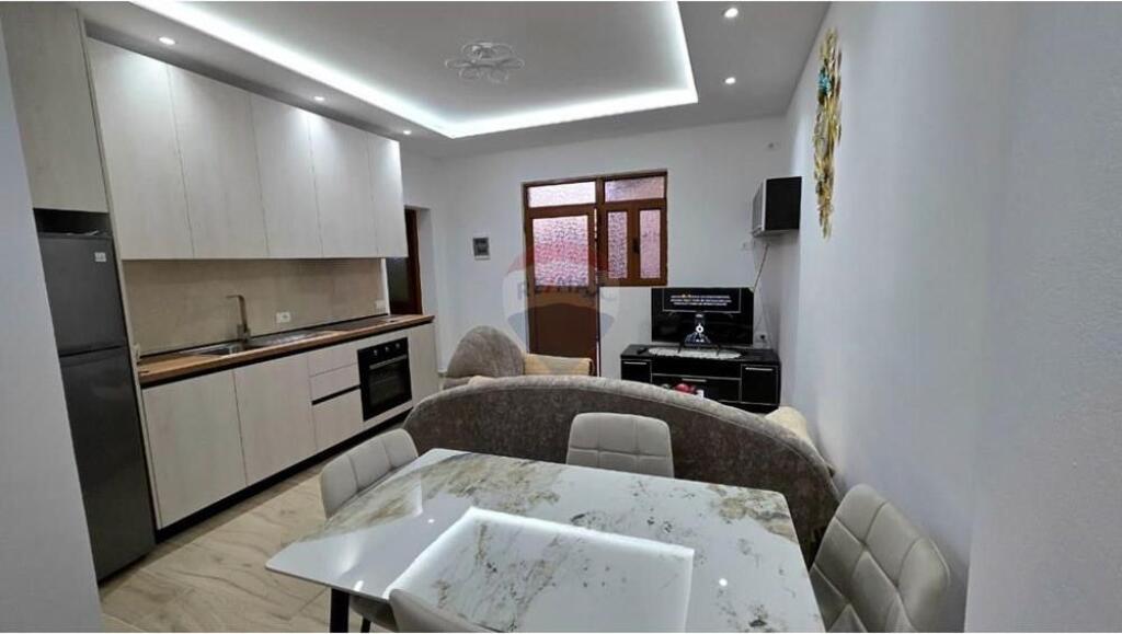 🏠 Apartament 2+1 me Qira – Rruga Dervish Hekali, Vlorë