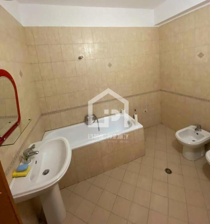 FOR RENT: Business premises / Kavaja Street / near the ORTHODOX CHURCH