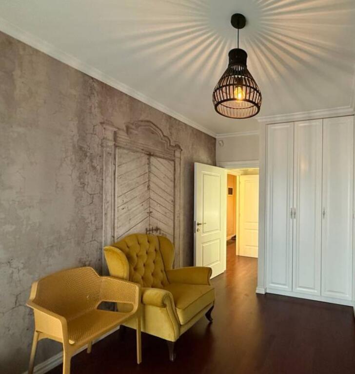 🌟 2+1+2 në Shitje – Banesë me 2 Ballkone në Liqenin e Thatë