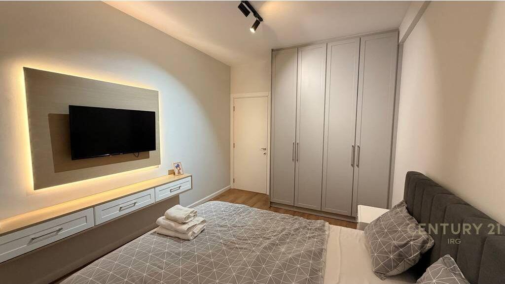 SHITET APARTAMENT 2+1 TEK ARLIS, FARMACIA 10 !