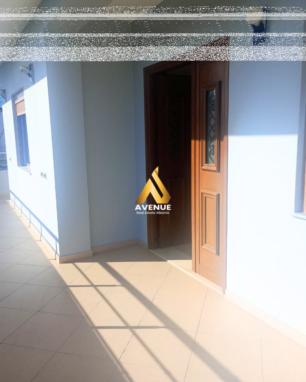 Jepet me qira kati i 2-të i një shtëpie private 3+1 – Kamëz, Tiranë