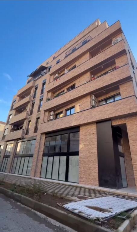 Shitet apartament 2+1+ 1 post parkim  Rruga Siri  Kodra