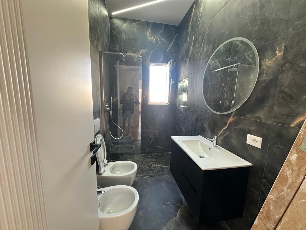 SHITET APARTAMENT 2+1+2, BULEVARDI, DURRES