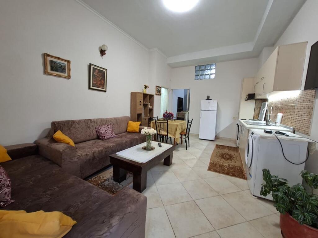 Me Qira : Apartament 1+1 &amp; Ballkon I mobiluar ( 📍Fresk 10 min nga Unaza e Madhe) ✨️Leke/Muaj