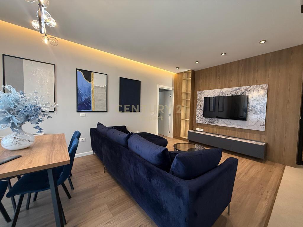 APARTAMENT MODERN 2+1+2 &amp; POST PARKIMI PER QIRA TEK GALERIA, QENDER !!